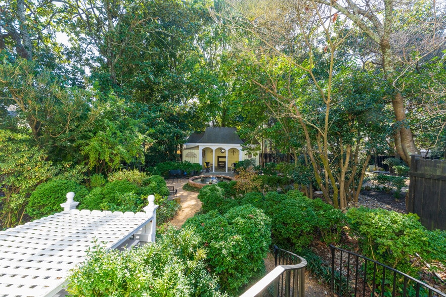 More Photos Of 132 E College St, Griffin Hospitality For Sale