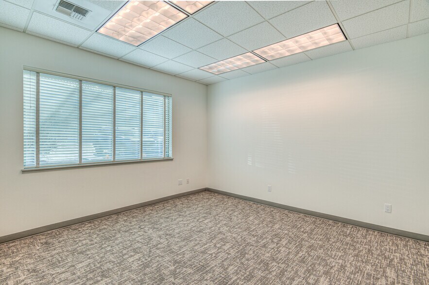More Photos Of 296 SW Columbia St, Bend Office For Lease