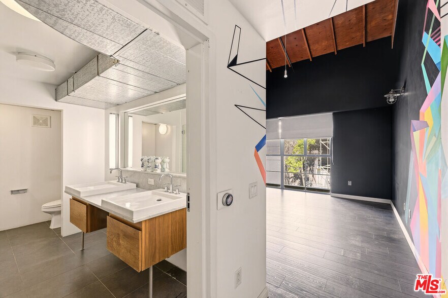 More Photos Of 1046 Princeton #108 dr, Marina Del Rey Office For Sale