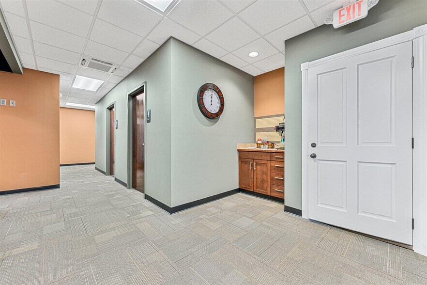 More Photos Of 728 College St, Bowling Green Office For Sale