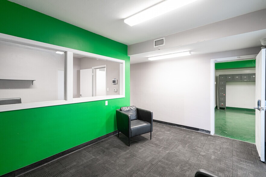 More Photos Of 5885 N Paramount Blvd, Long Beach Warehouse For Sale