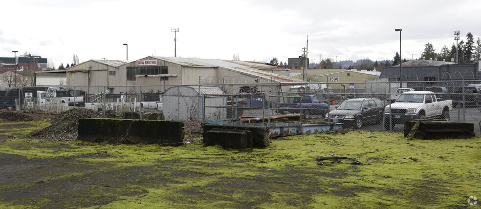 More Photos Of 3400 SW 209th Ave, Beaverton Warehouse For Lease