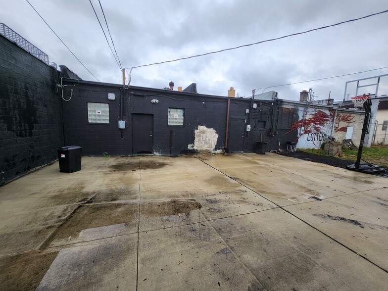 More Photos Of 19331-19335 Schoolcraft Rd, Detroit Storefront For Sale