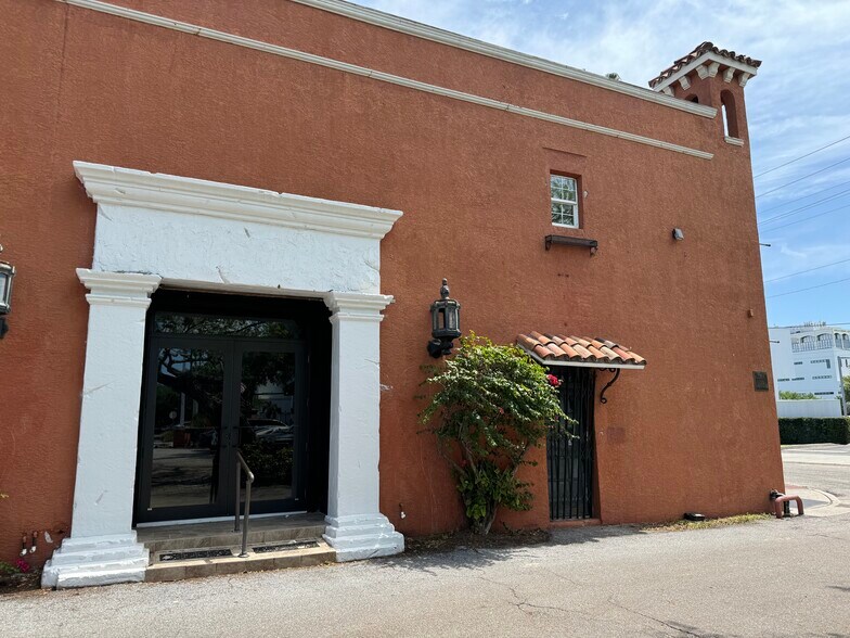 More Photos Of 1525 4th St, Sarasota Restaurant For Lease