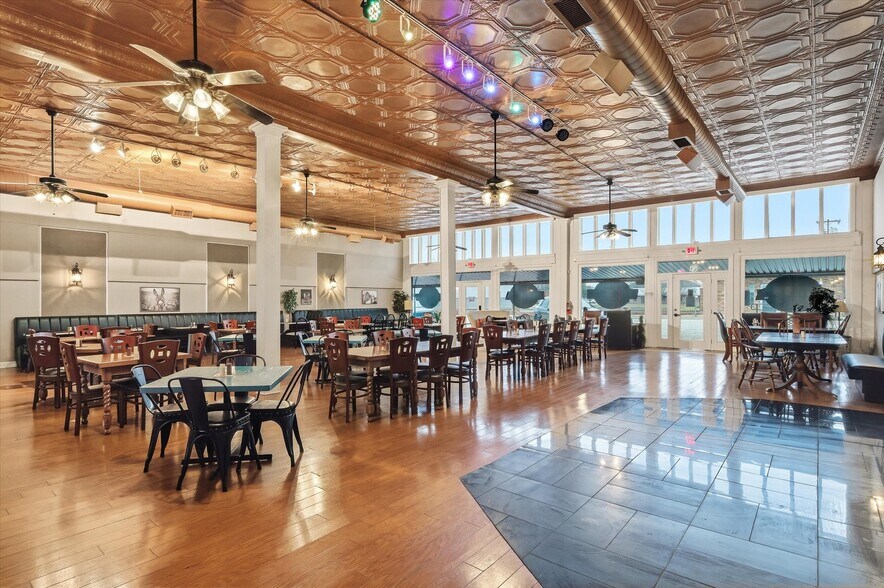 More Photos Of 109 N Houston St, Edgewood Restaurant For Sale