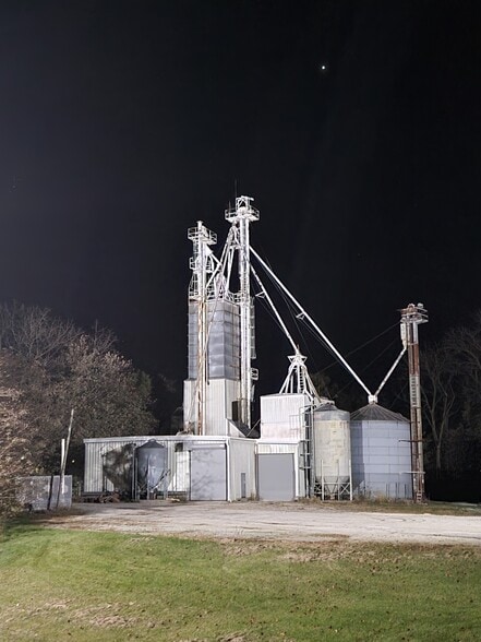 More Photos Of 10199 S Wayne Rd, Warren Showroom For Sale