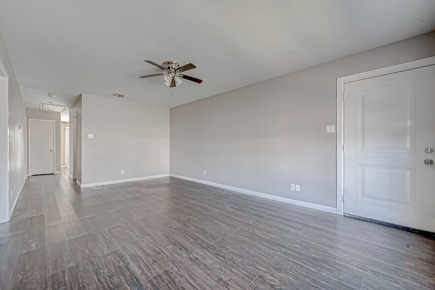 More Photos Of 7315 Housman, Houston Specialty For Lease