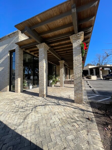 More Photos Of 5800 Broadway St, San Antonio Unknown For Lease