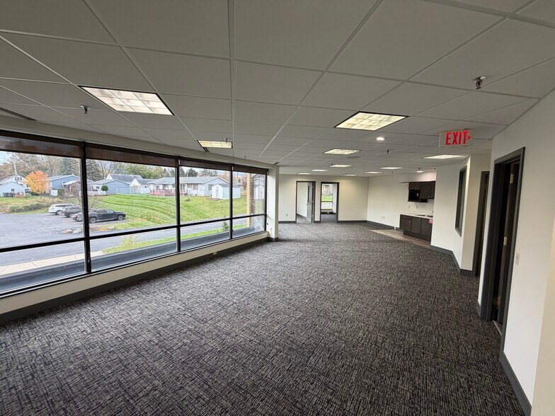 More Photos Of 588 3 Mile Rd, Grand Rapids Medical For Lease