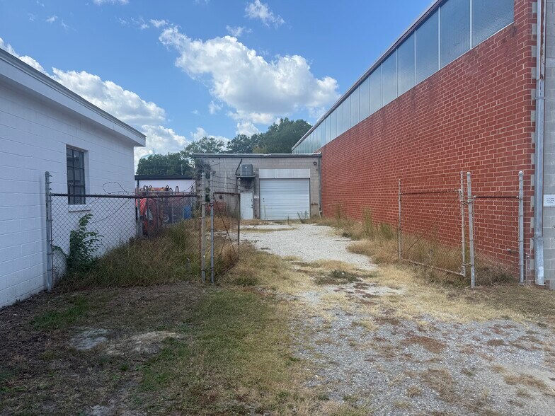 More Photos Of 708 N William St, Goldsboro Light Manufacturing For Lease