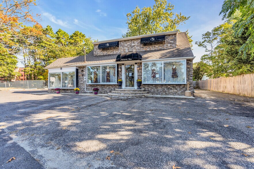 More Photos Of 141 Chambers Bridge Rd, Brick Storefront Retail Office For Sale