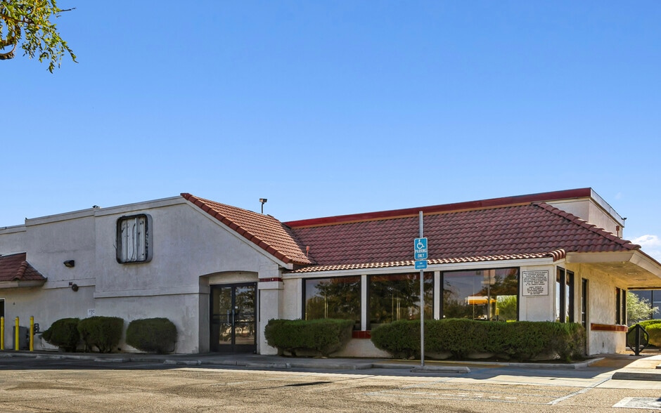 More Photos Of 2606 E Palmdale Blvd, Palmdale Fast Food For Sale
