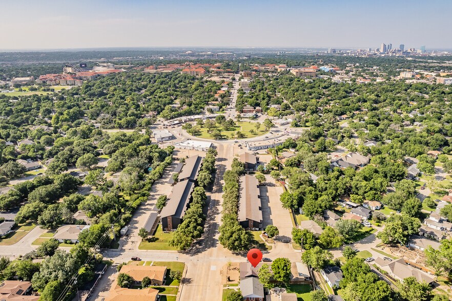 More Photos Of 3701 S University, Fort Worth Office For Sale