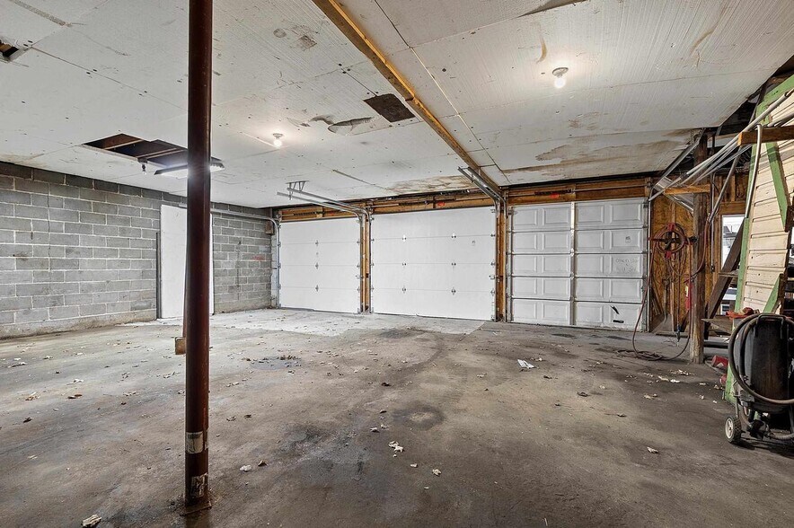 More Photos Of 201 E Green Bay St, Bonduel Service Station For Sale