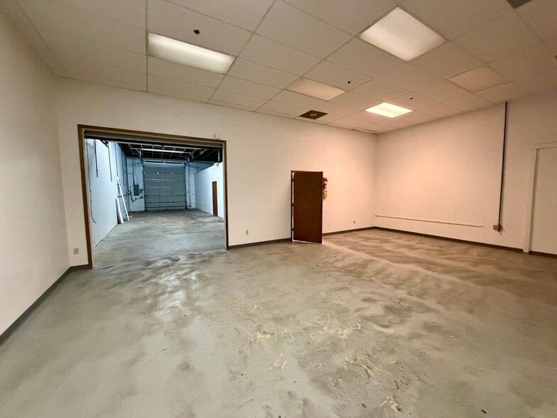 More Photos Of 6203 Material Ave, Loves Park Warehouse For Lease