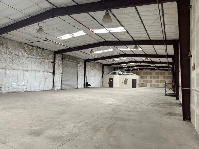 More Photos Of 545 E Avenue L-12, Lancaster Warehouse For Lease