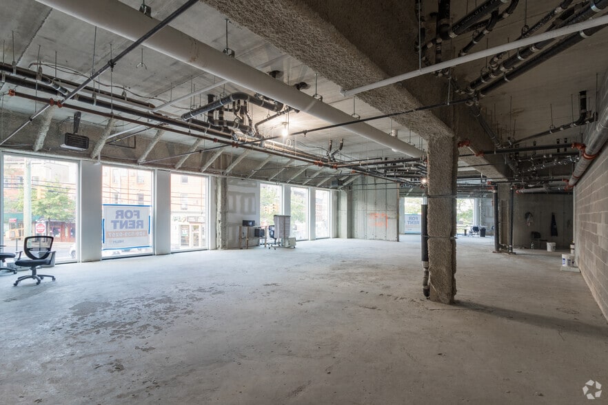 More Photos Of 38 Victory Blvd, Staten Island Office For Lease