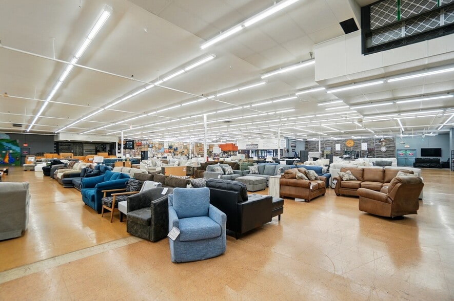 More Photos Of 50 Eswin St, Cincinnati Freestanding For Sale