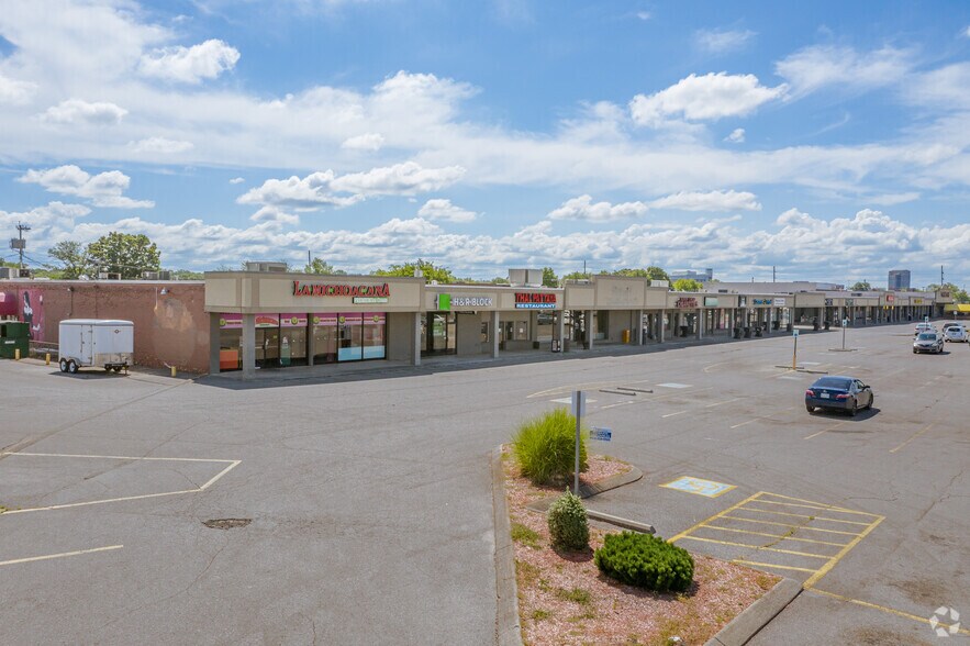 Primary Photo Of 790-810 NW Broad St, Murfreesboro Unknown For Lease