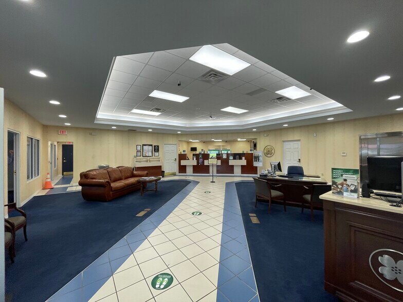 Primary Photo Of 3555 N Glenstone Ave, Springfield Bank For Sale