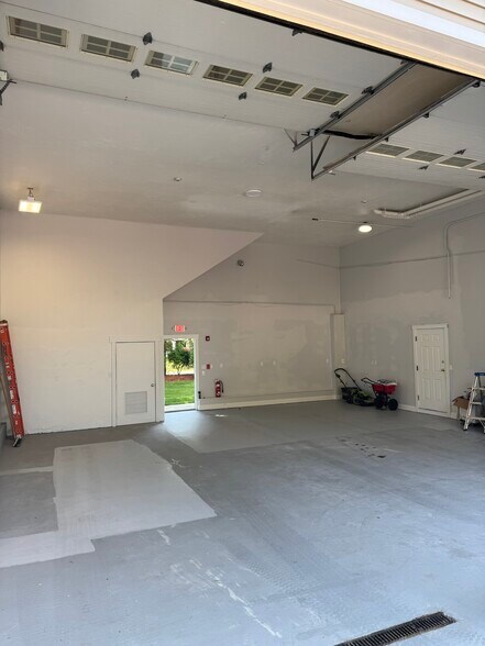 More Photos Of 5 Lincoln St, Canton Office For Sale