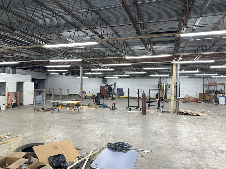 More Photos Of 10609 N Dual Dr, Baton Rouge Storefront For Lease