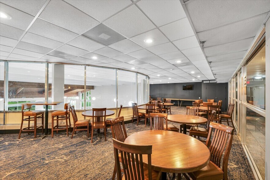 More Photos Of 1907 N Cunningham Ave, Urbana Hotel For Sale