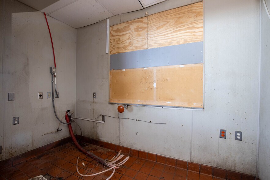 More Photos Of 14109 Highway 226 S, Spruce Pine General Retail For Sale