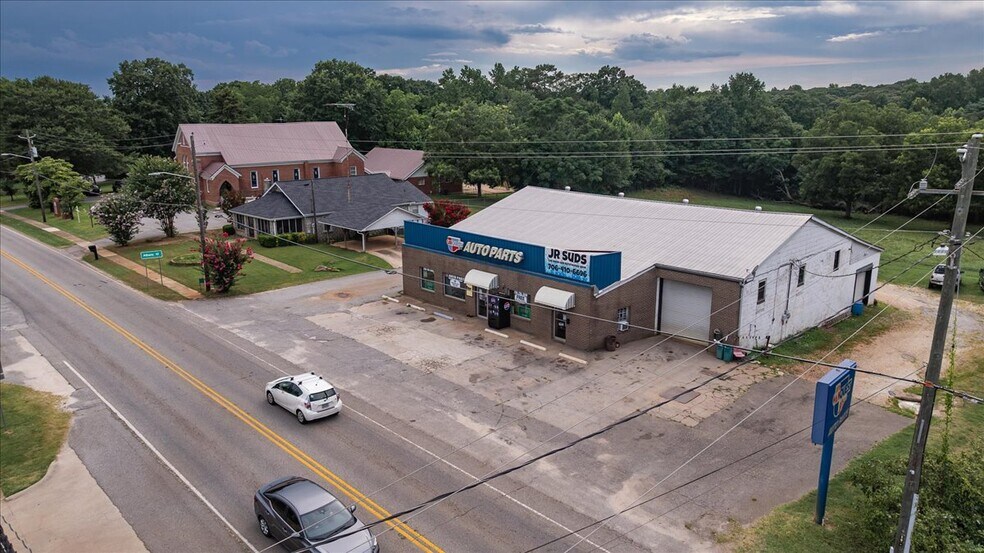 More Photos Of 317 General Daniel Ave N, Danielsville General Retail For Sale