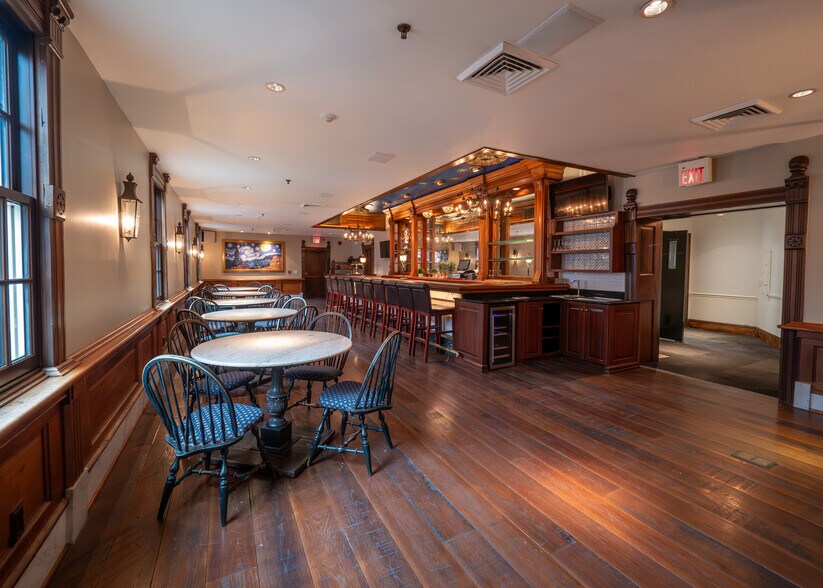 More Photos Of 649 High St, Worthington Storefront Retail Office For Sale