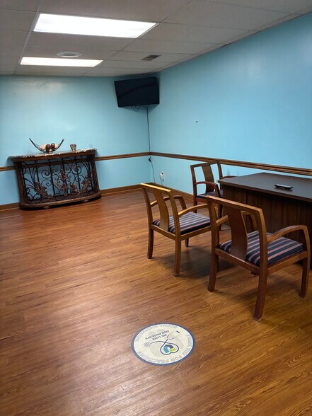 More Photos Of 555 W Schrock Rd, Westerville Medical For Sale