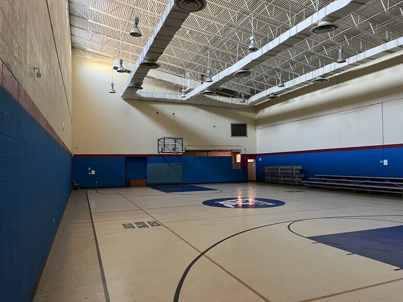 More Photos Of 6612 Arlington Expy, Jacksonville Schools For Lease