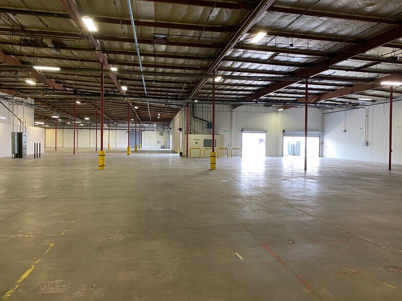 More Photos Of 9505-9541 Mason Ave, Chatsworth Manufacturing For Lease