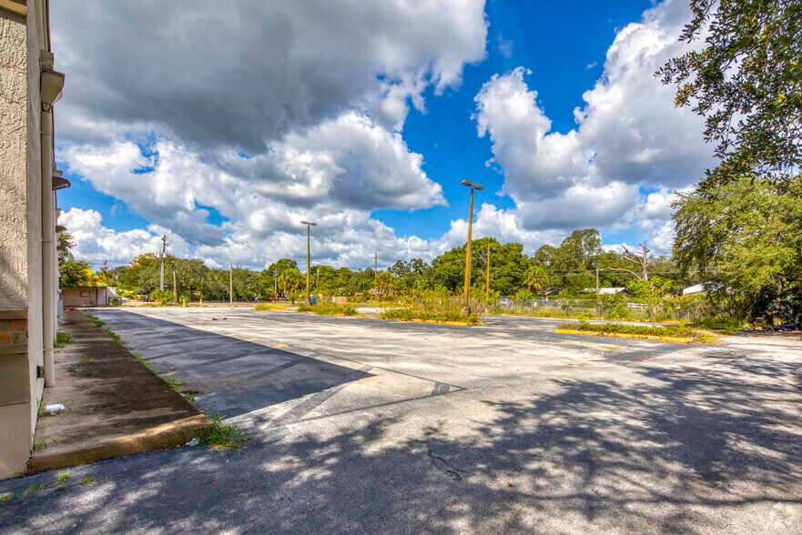 More Photos Of 6943 W Hillsborough Ave, Tampa Storefront Retail Office For Lease