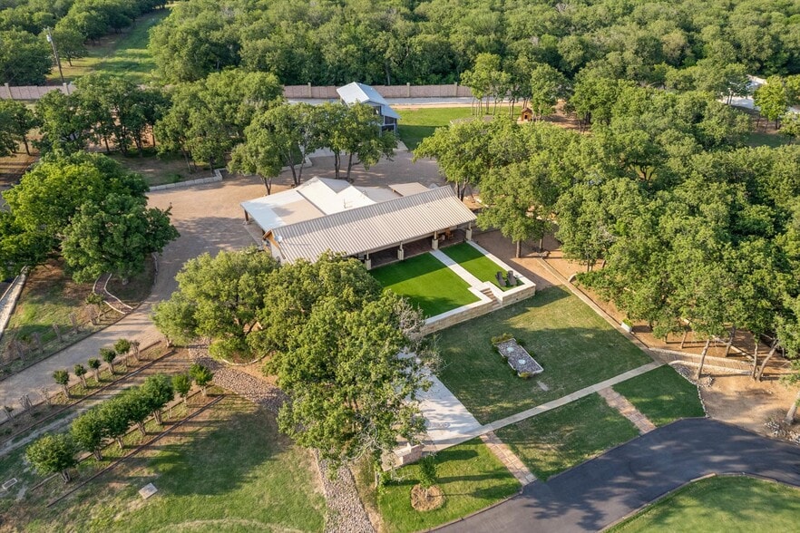 More Photos Of 1000 County Road 904, Joshua Golf Course Driving Range For Sale