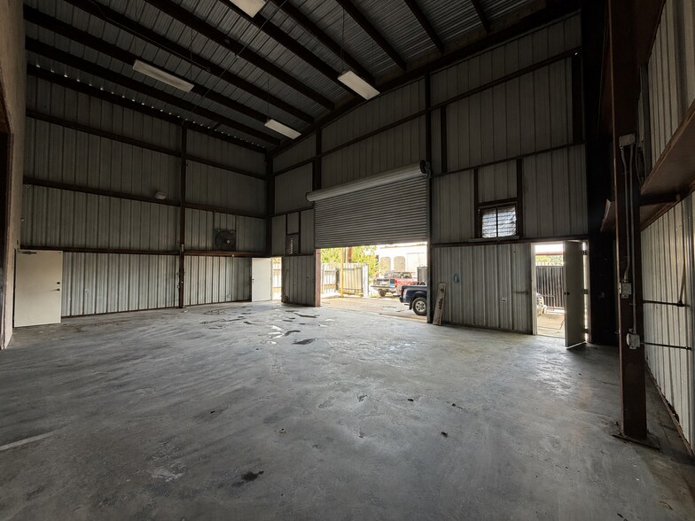 More Photos Of 3710 Arc St, Houston Manufacturing For Lease