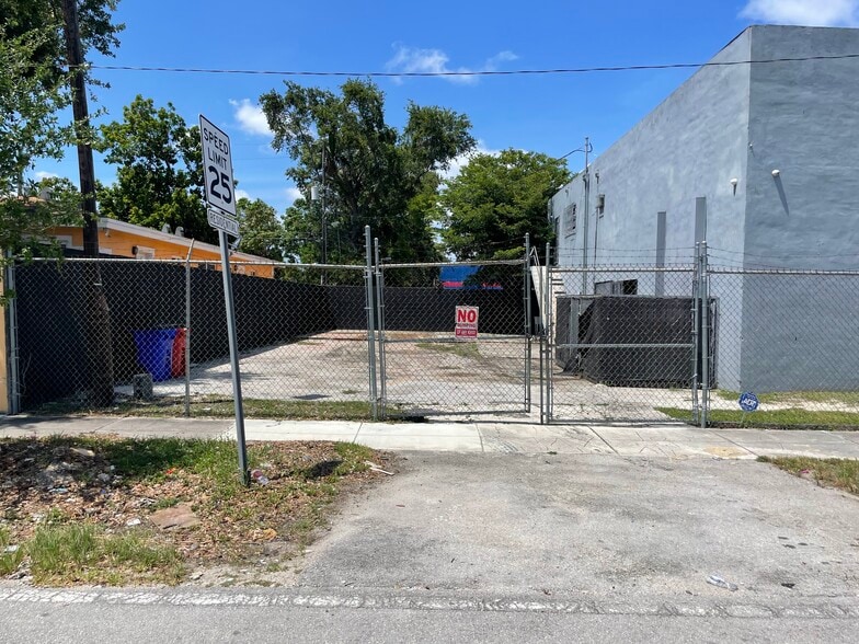 More Photos Of 4760 NW 17th Ave, Miami Warehouse For Sale