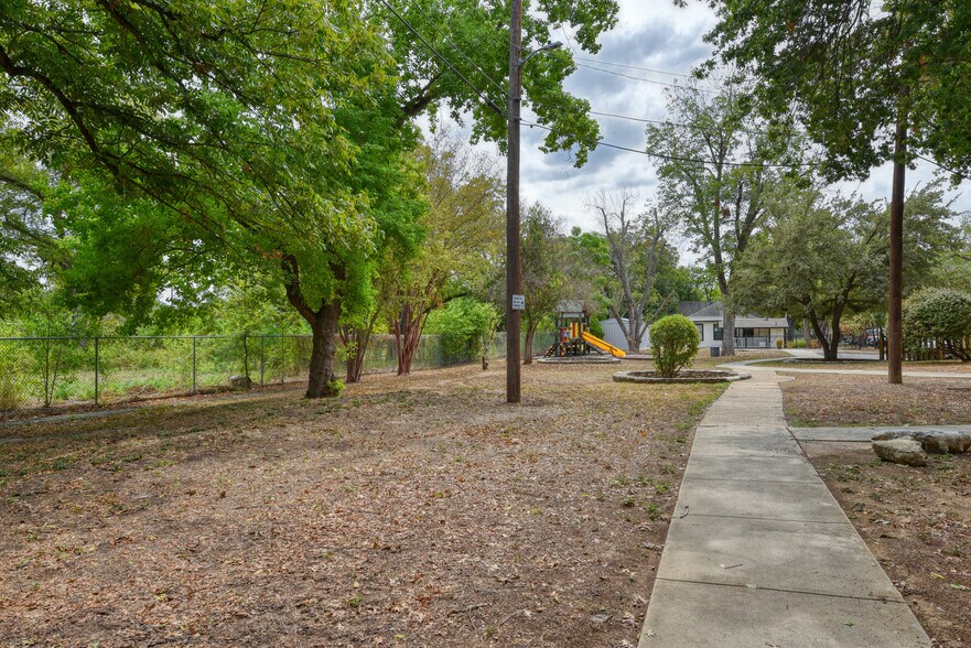 More Photos Of 737 W Mayfield Blvd, San Antonio Apartments For Sale
