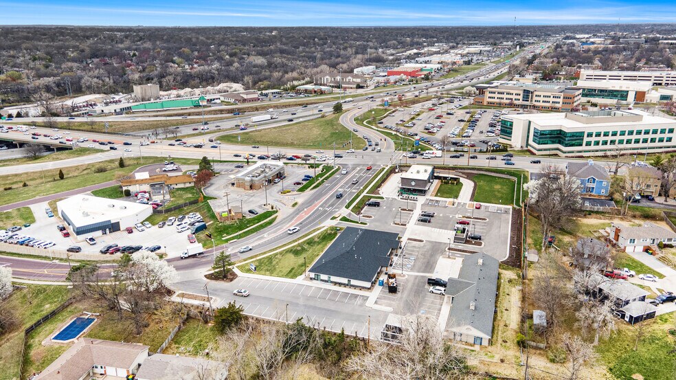 More Photos Of 9361-9369 W 75th St, Overland Park Office For Lease