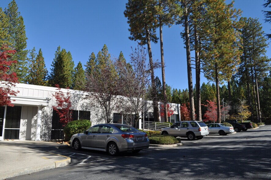 More Photos Of 443 Crown Point Cir, Grass Valley Office For Sale