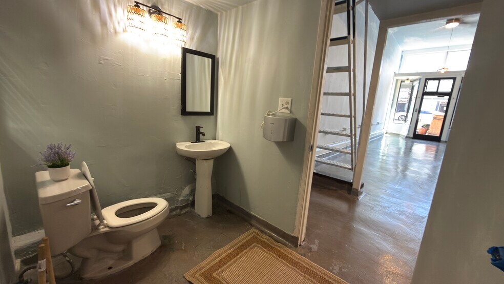 More Photos Of 5329 Fairfax Ave, Oakland Storefront For Lease