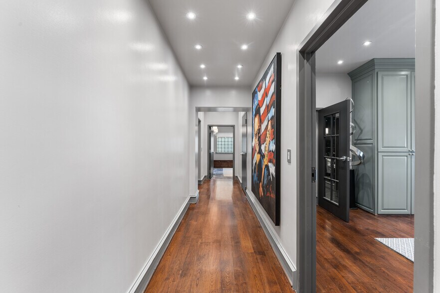 More Photos Of 1400 S Gribble St, Sherman Flex For Sale