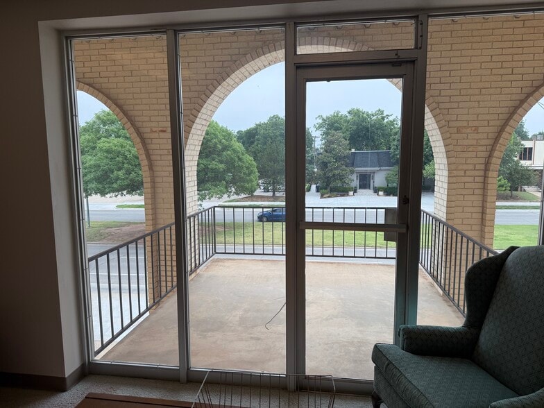 More Photos Of 4509 N Classen Blvd, Oklahoma City Office For Sale