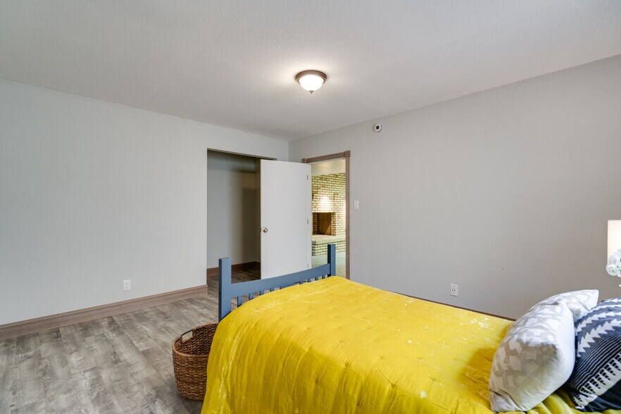 More Photos Of 13231 Dillon St, Brighton Specialty For Sale