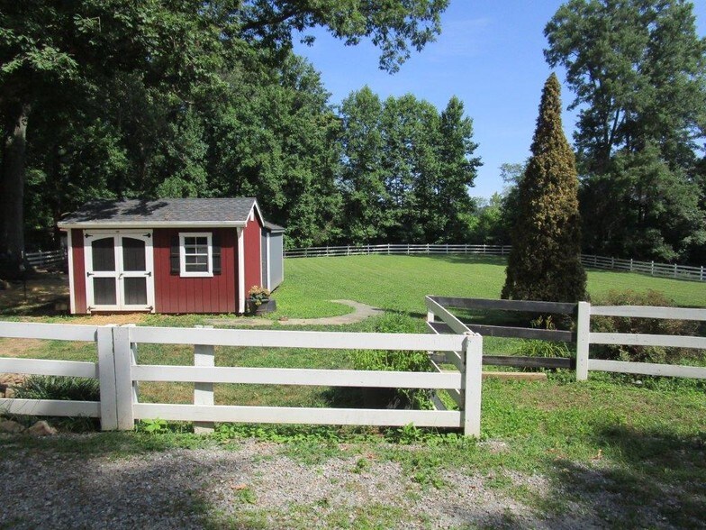 More Photos Of 1840 Manakin Rd, Manakin Sabot Restaurant For Sale