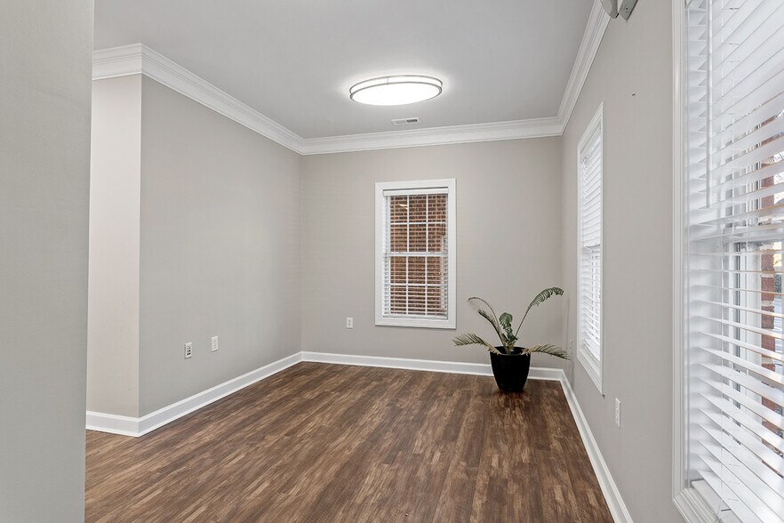 More Photos Of 6501 Creedmoor Rd, Raleigh Office Residential For Lease