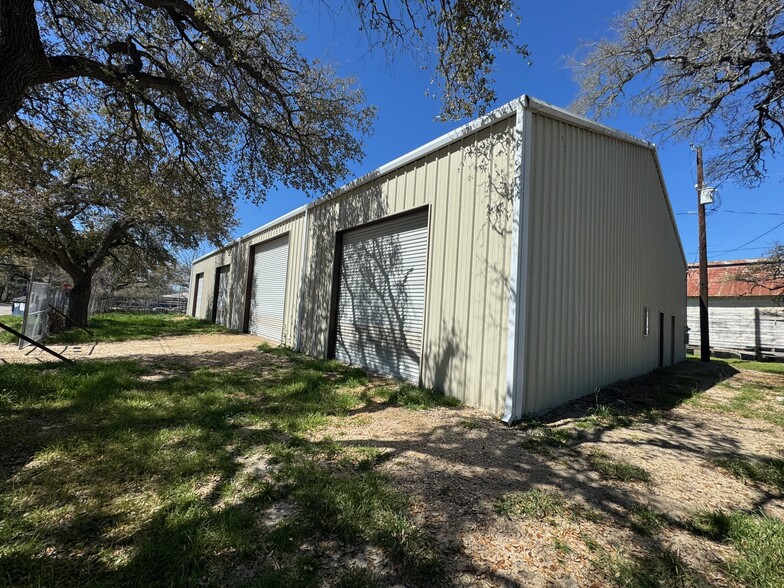 Primary Photo Of 354 Wallace St, Dripping Springs General Retail For Lease