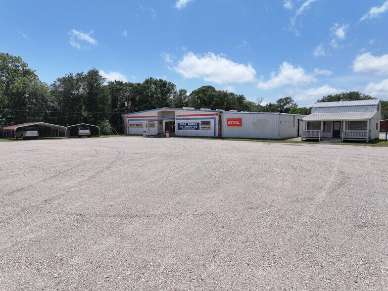 More Photos Of 1440 Gulfway Dr, Winnie Showroom For Sale