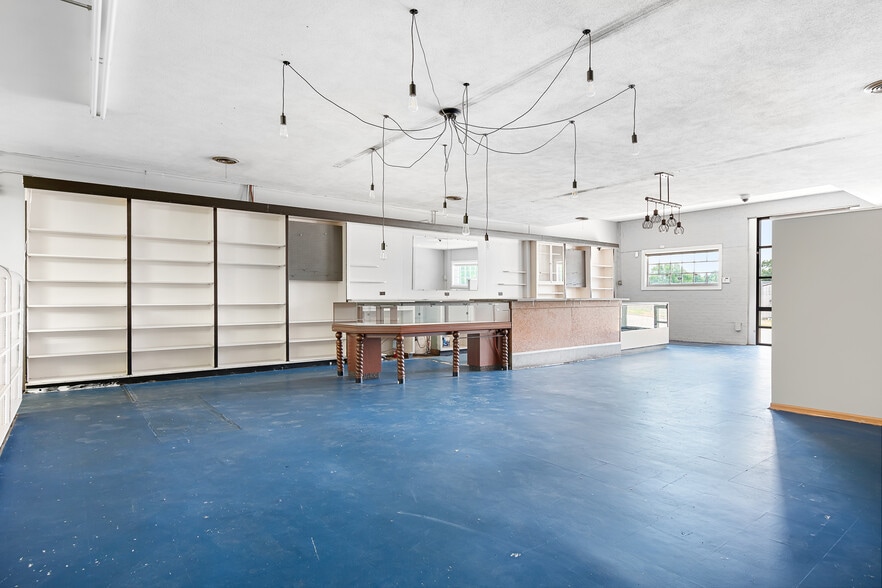 More Photos Of 426-430 Western Ave, Statesville Freestanding For Lease