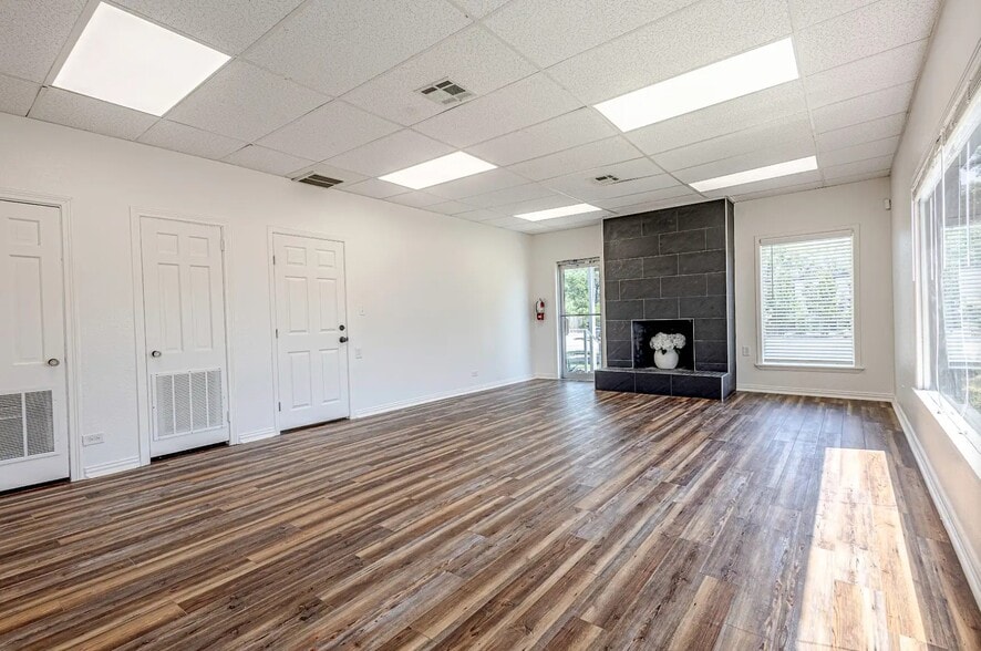 More Photos Of 4209 W waco Dr, Waco Office For Lease